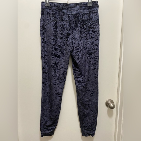 Lululemon crushed velvet set jacket size 6, jogger size 8 color : black - Picture 7 of 7